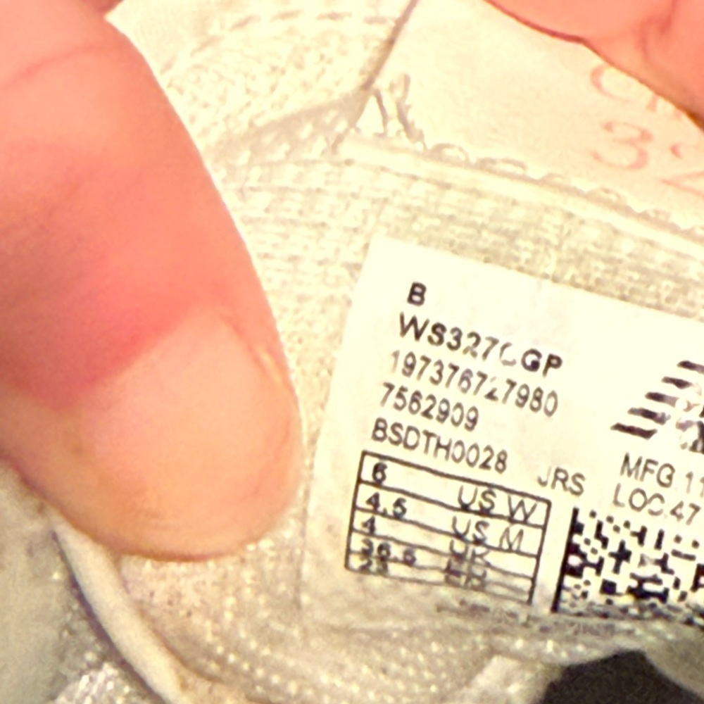 New Balance Sneakers Sz 6 - Picture 5 of 6